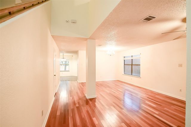 6914 Dallas DR, Austin, TX 78729