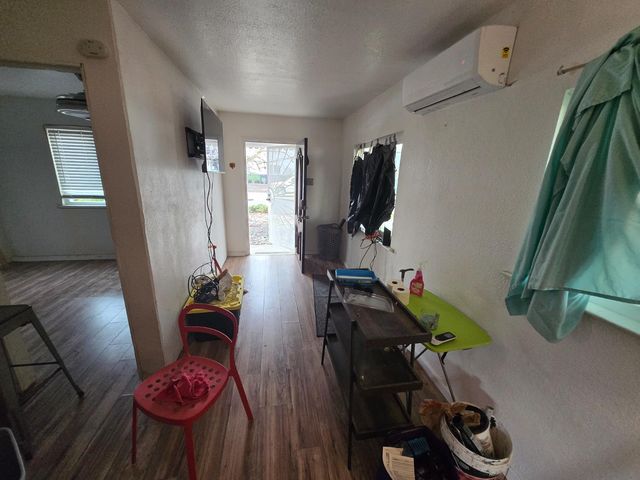 5765 Nina Way, Sacramento, CA 95824