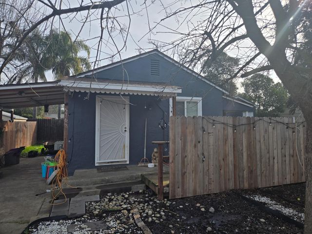 5765 Nina Way, Sacramento, CA 95824