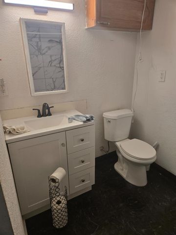 5765 Nina Way, Sacramento, CA 95824