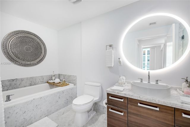 253 NE 2nd St 1606, Miami, FL 33132