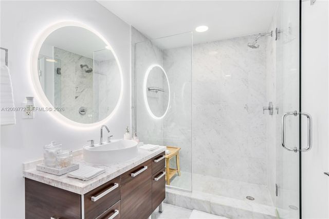 253 NE 2nd St 1606, Miami, FL 33132