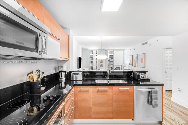 253 NE 2nd St 1606, Miami, FL 33132