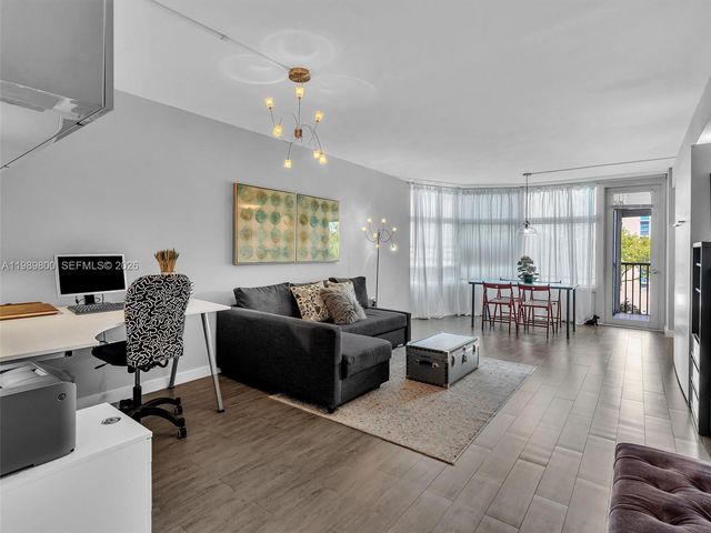 3375 N Country Club Dr 208, Aventura, FL 33180