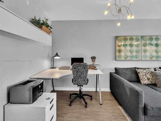 3375 N Country Club Dr 208, Aventura, FL 33180