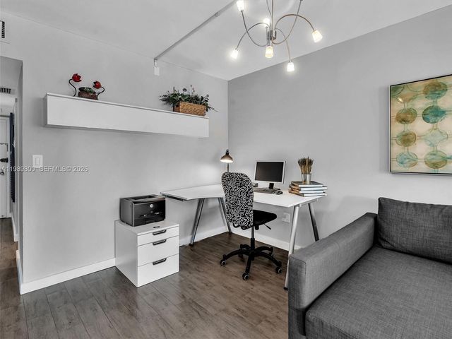 3375 N Country Club Dr 208, Aventura, FL 33180