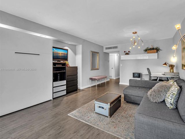 3375 N Country Club Dr 208, Aventura, FL 33180