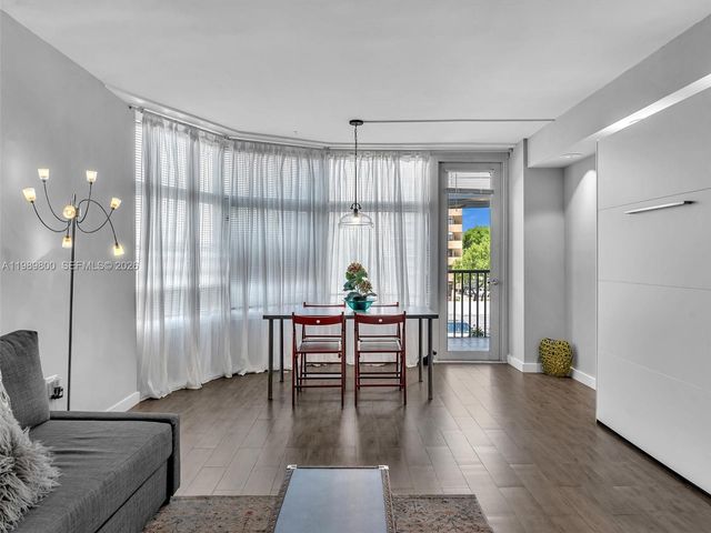 3375 N Country Club Dr 208, Aventura, FL 33180