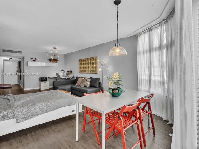 3375 N Country Club Dr 208, Aventura, FL 33180