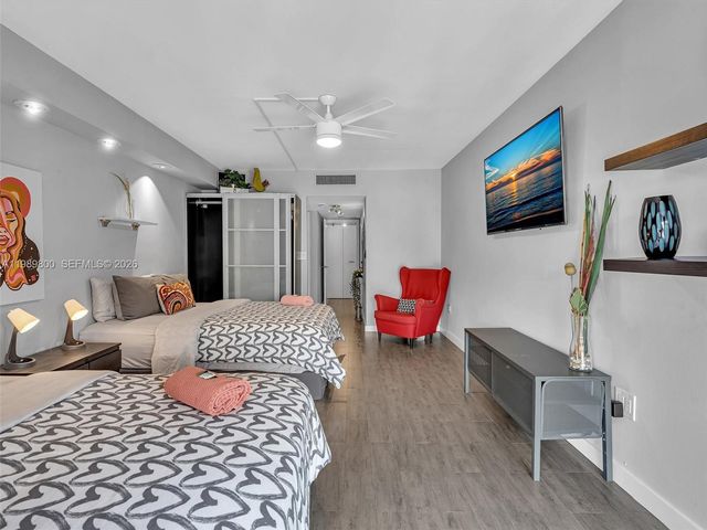 3375 N Country Club Dr 208, Aventura, FL 33180