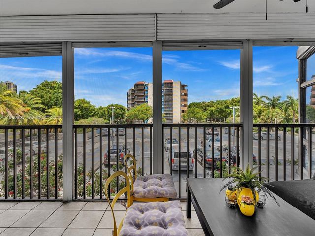 3375 N Country Club Dr 208, Aventura, FL 33180