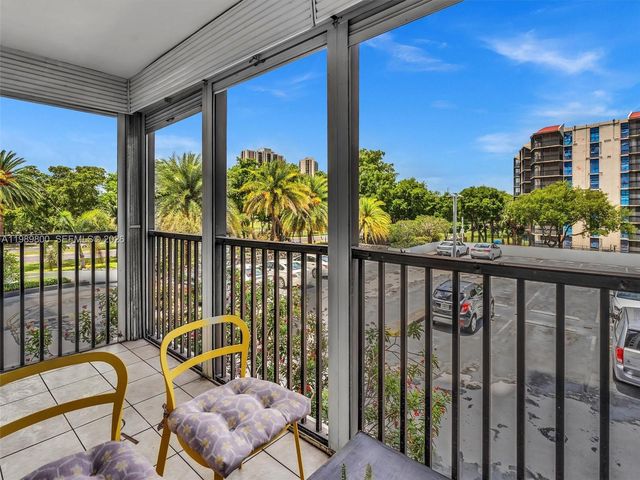 3375 N Country Club Dr 208, Aventura, FL 33180