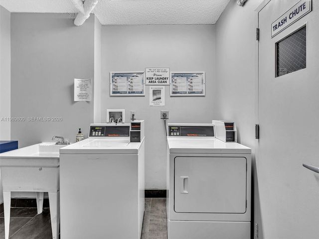 3375 N Country Club Dr 208, Aventura, FL 33180