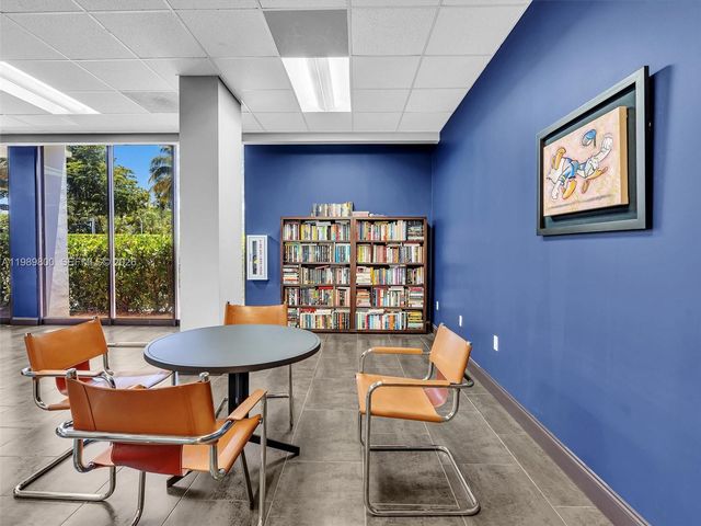 3375 N Country Club Dr 208, Aventura, FL 33180