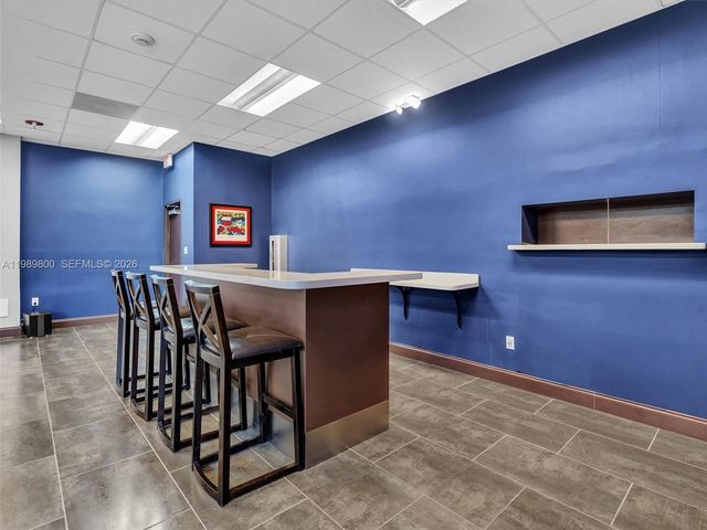 3375 N Country Club Dr 208, Aventura, FL 33180