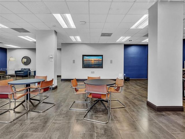 3375 N Country Club Dr 208, Aventura, FL 33180