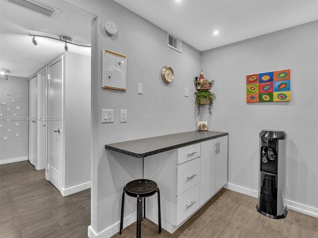 3375 N Country Club Dr 208, Aventura, FL 33180