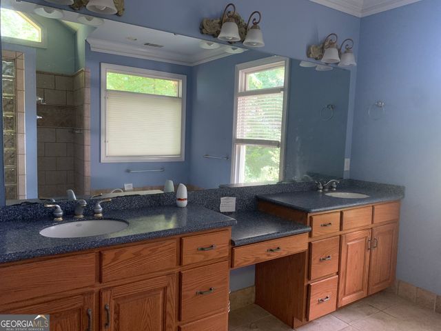 727 Kings Bench Drive, Hartwell, GA 30643