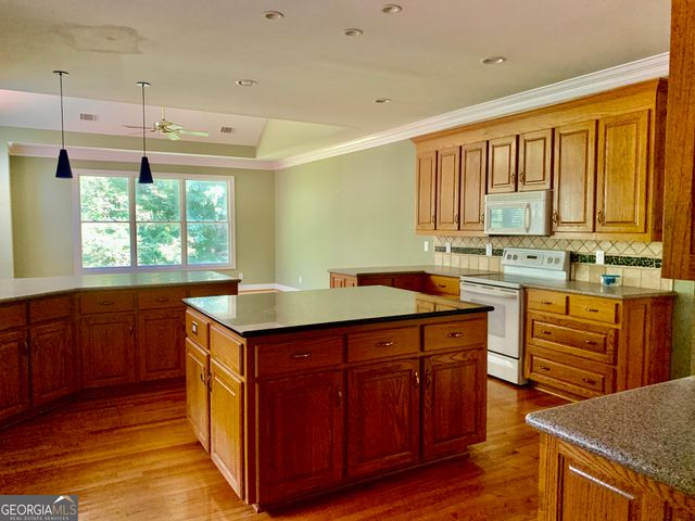 727 Kings Bench Drive, Hartwell, GA 30643