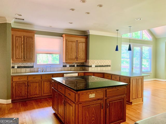727 Kings Bench Drive, Hartwell, GA 30643