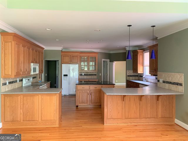 727 Kings Bench Drive, Hartwell, GA 30643