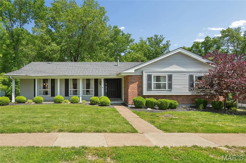 835 Bergquist Drive, Ballwin, MO 63011