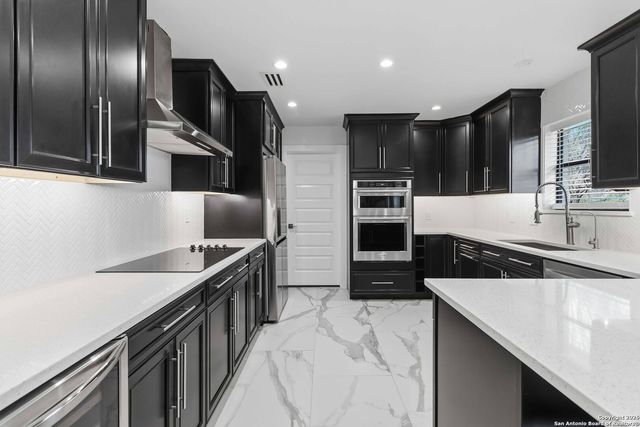 107 Oak Crest, Canyon Lake, TX 78133