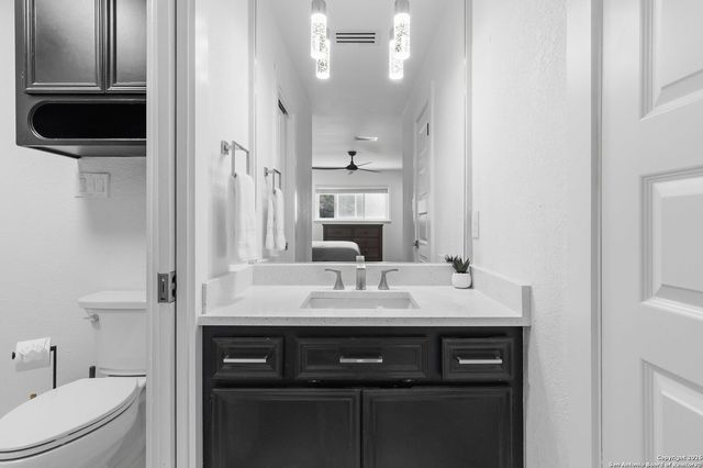 107 Oak Crest, Canyon Lake, TX 78133