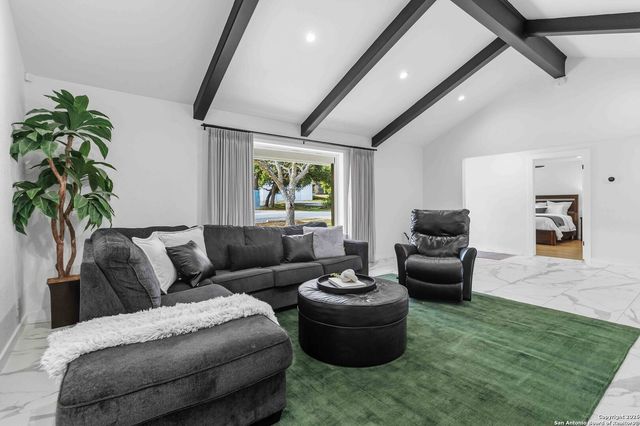 107 Oak Crest, Canyon Lake, TX 78133