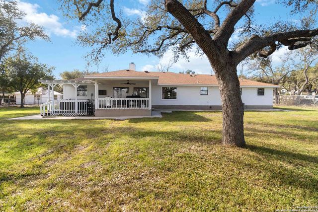 107 Oak Crest, Canyon Lake, TX 78133