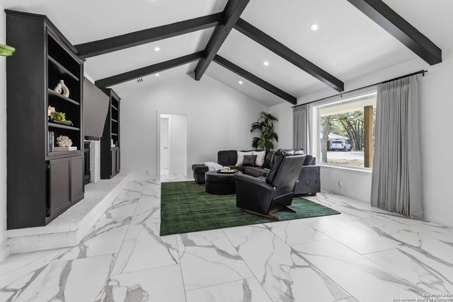 107 Oak Crest, Canyon Lake, TX 78133