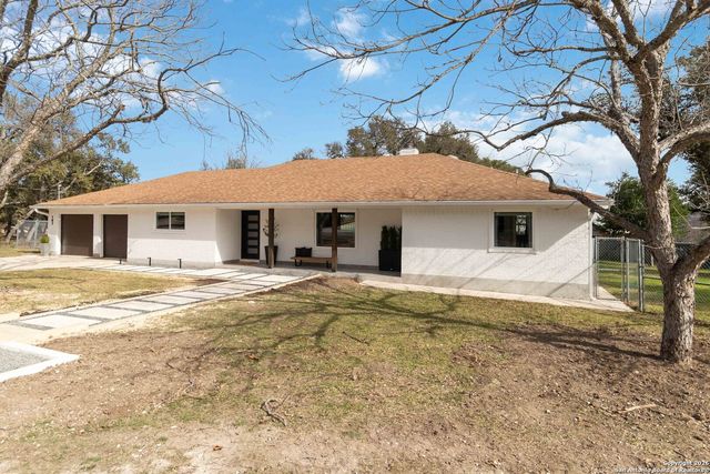 107 Oak Crest, Canyon Lake, TX 78133