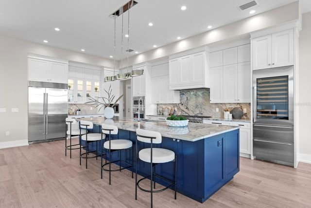 337 COFFEE POT DRIVE NE, St Petersburg, FL 33704