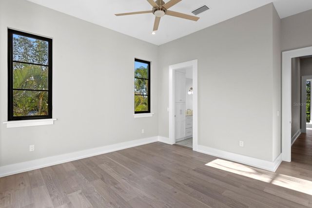 337 COFFEE POT DRIVE NE, St Petersburg, FL 33704