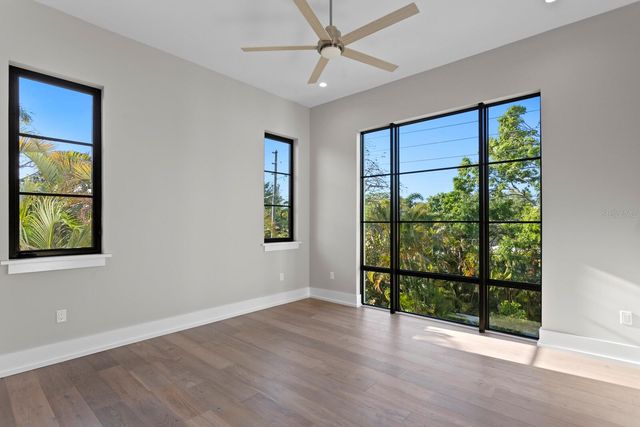 337 COFFEE POT DRIVE NE, St Petersburg, FL 33704