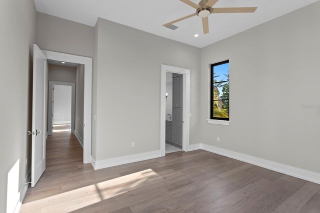 337 COFFEE POT DRIVE NE, St Petersburg, FL 33704