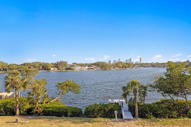 337 COFFEE POT DRIVE NE, St Petersburg, FL 33704