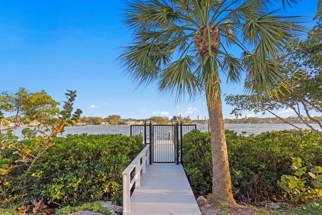 337 COFFEE POT DRIVE NE, St Petersburg, FL 33704