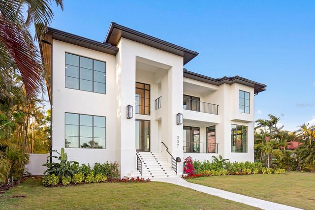 337 COFFEE POT DRIVE NE, St Petersburg, FL 33704