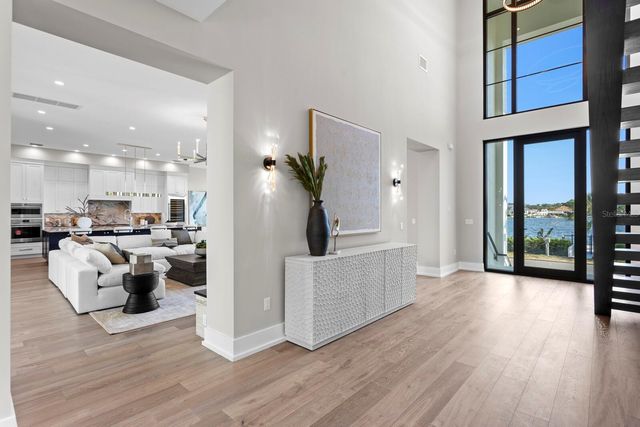 337 COFFEE POT DRIVE NE, St Petersburg, FL 33704