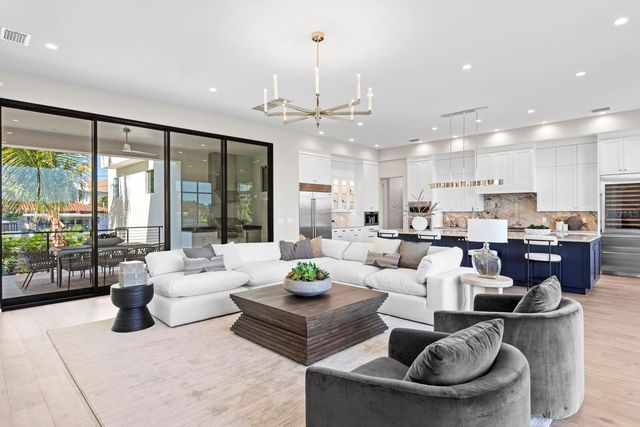337 COFFEE POT DRIVE NE, St Petersburg, FL 33704