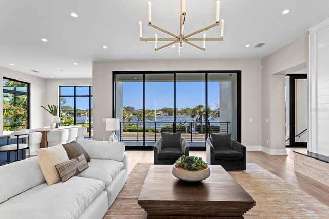 337 COFFEE POT DRIVE NE, St Petersburg, FL 33704