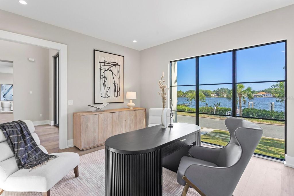 Image 20 of property listing at 337 COFFEE POT DRIVE NE, St Petersburg, FL 33704