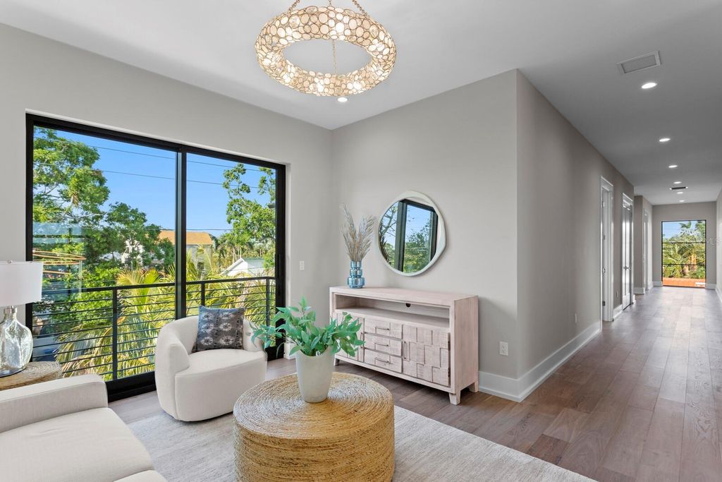 Image 26 of property listing at 337 COFFEE POT DRIVE NE, St Petersburg, FL 33704