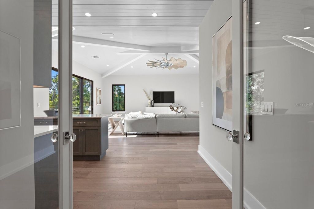 Image 35 of property listing at 337 COFFEE POT DRIVE NE, St Petersburg, FL 33704