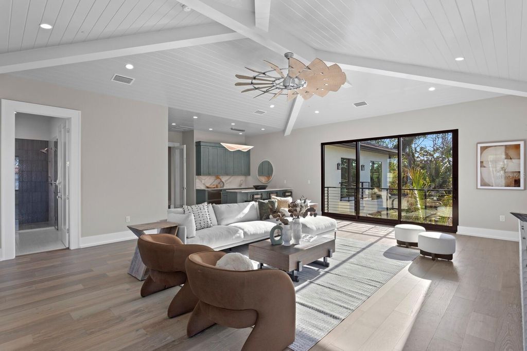 Image 37 of property listing at 337 COFFEE POT DRIVE NE, St Petersburg, FL 33704