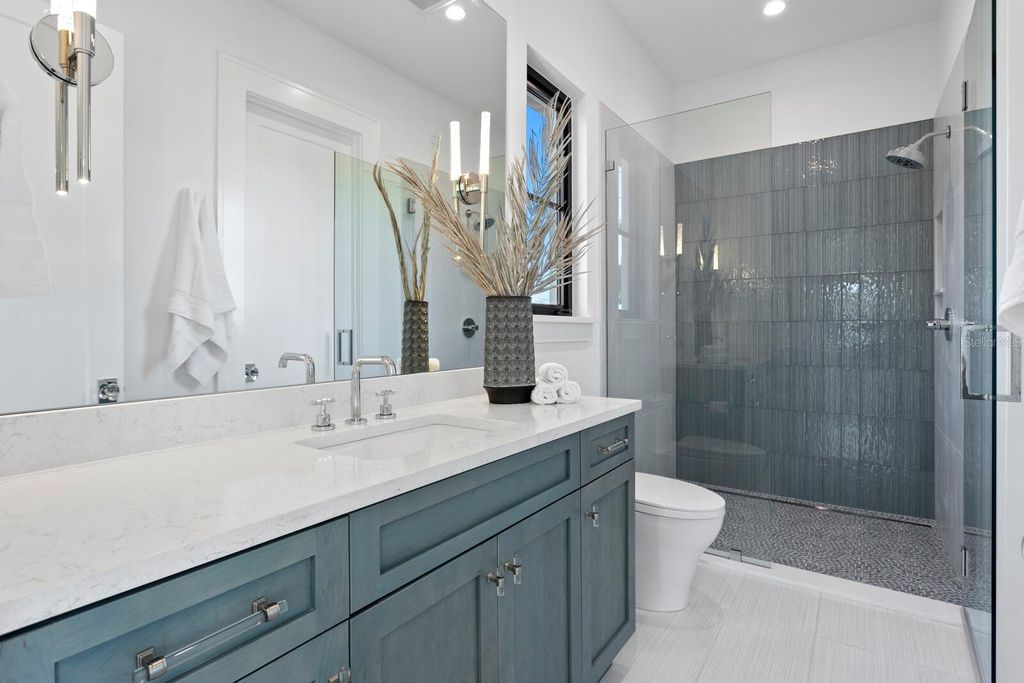 Image 39 of property listing at 337 COFFEE POT DRIVE NE, St Petersburg, FL 33704