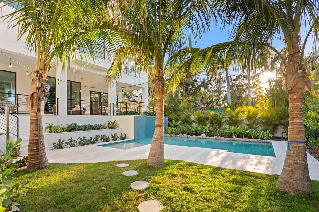 Image 51 of property listing at 337 COFFEE POT DRIVE NE, St Petersburg, FL 33704