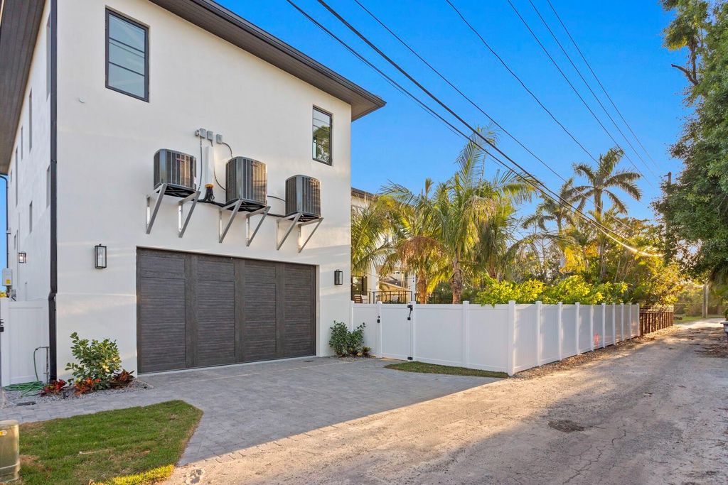 Image 53 of property listing at 337 COFFEE POT DRIVE NE, St Petersburg, FL 33704