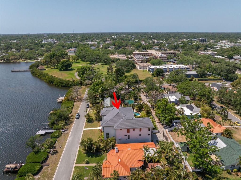 Image 59 of property listing at 337 COFFEE POT DRIVE NE, St Petersburg, FL 33704